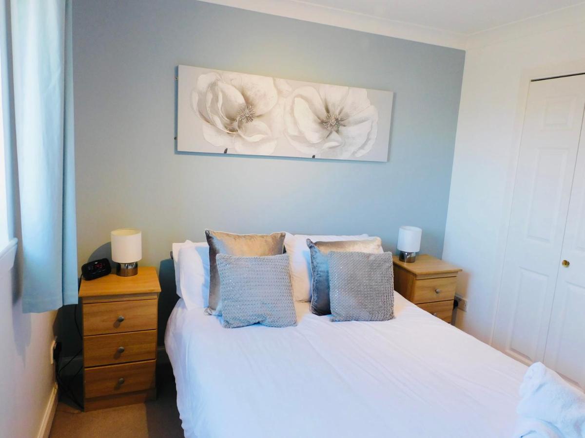 Beautiful 3 Bedroom Apt, Mins From Glasgow Airport, M8 & Sec Paisley Eksteriør billede