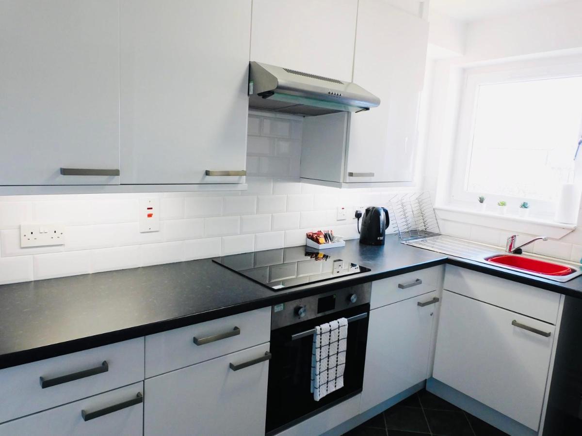 Beautiful 3 Bedroom Apt, Mins From Glasgow Airport, M8 & Sec Paisley Eksteriør billede