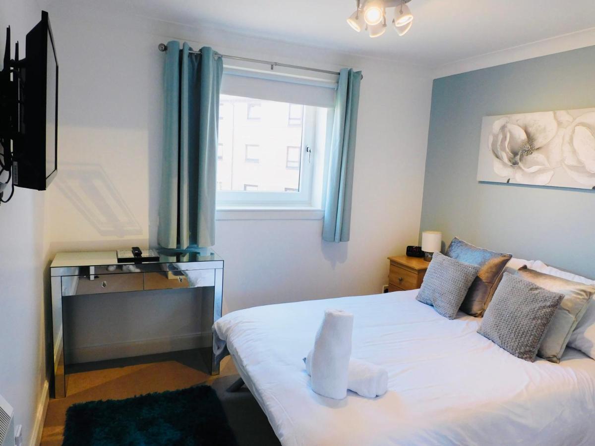 Beautiful 3 Bedroom Apt, Mins From Glasgow Airport, M8 & Sec Paisley Eksteriør billede