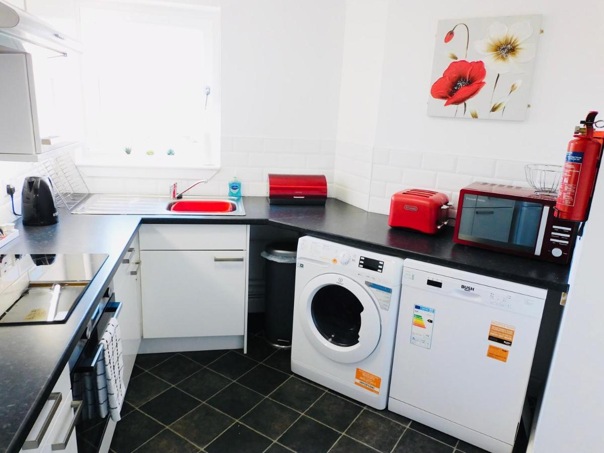 Beautiful 3 Bedroom Apt, Mins From Glasgow Airport, M8 & Sec Paisley Eksteriør billede