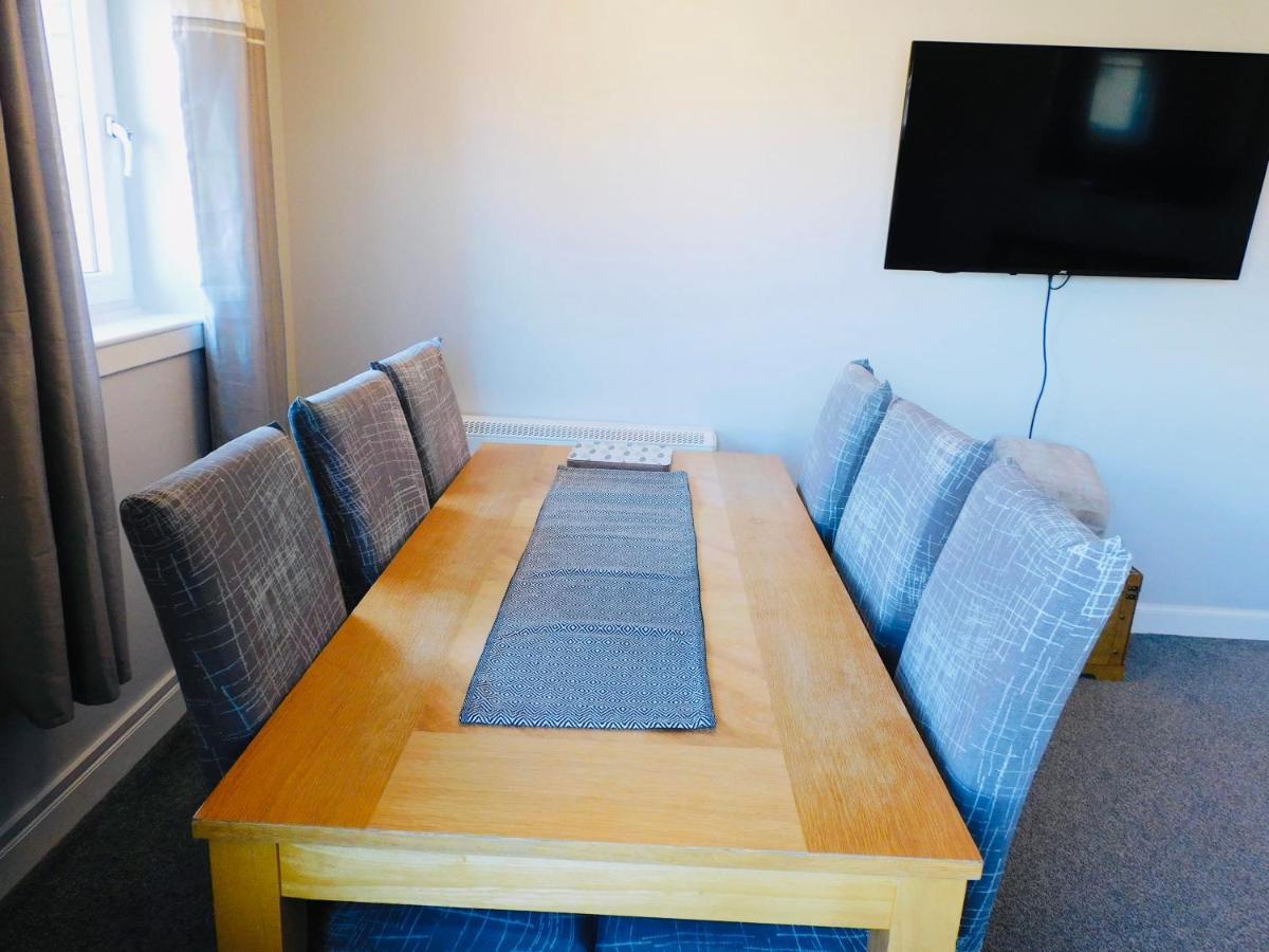 Beautiful 3 Bedroom Apt, Mins From Glasgow Airport, M8 & Sec Paisley Eksteriør billede